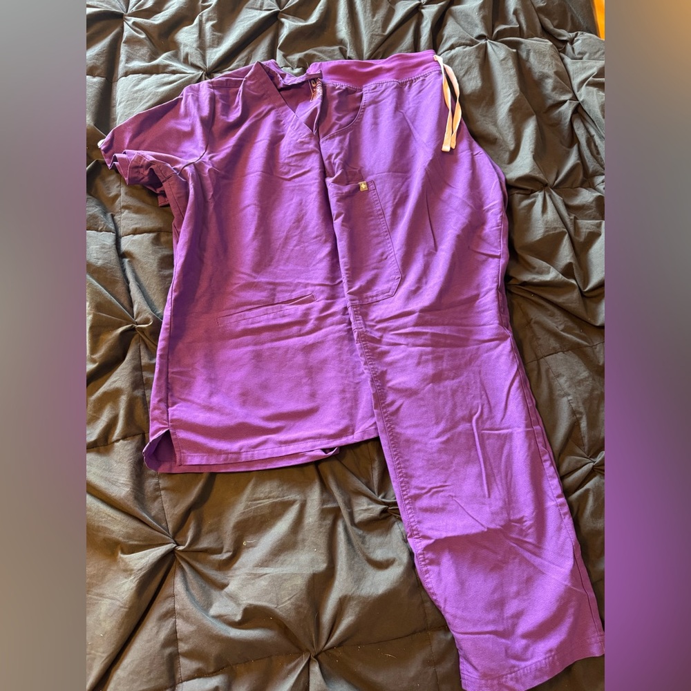 Women’s XL Figs Scrubs Set